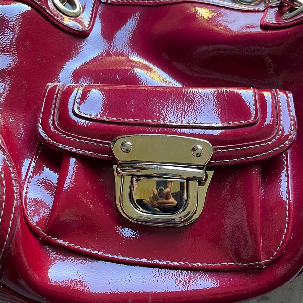 Kathy Van Zeeland Shiny Faux Leather Red Shoulder Bag - Picture 2 of 16
